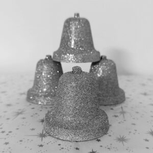 AKCIA zvončeky 6 cm strieborné plast - 4 ks