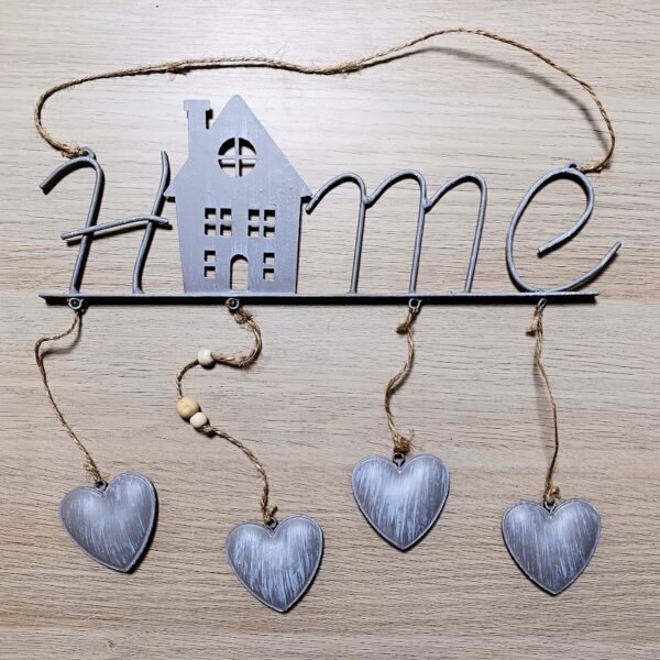 Kovová závesná dekorácia Home so srdiečkami 31 cm